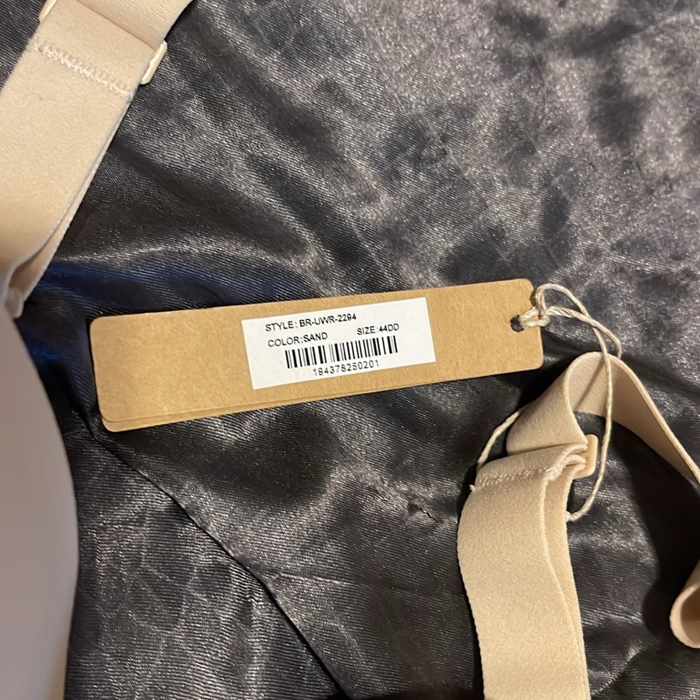 Skims T Shirt Bra - Picture 8 of 11